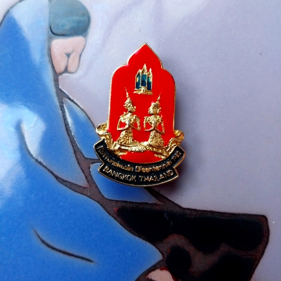 Rare Vintage 1982 Thailand Bangkok Rattanakosin Kingdom Bicentennial Enamel Pin - Picture 2 of 4